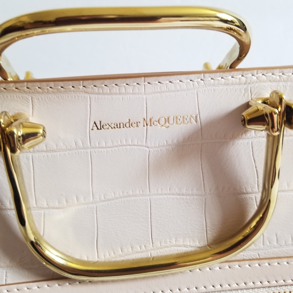 Alexander McQueen The Short Story Croc-Embossed Leather Crossbody Bag Pa… - Picture 14 of 16